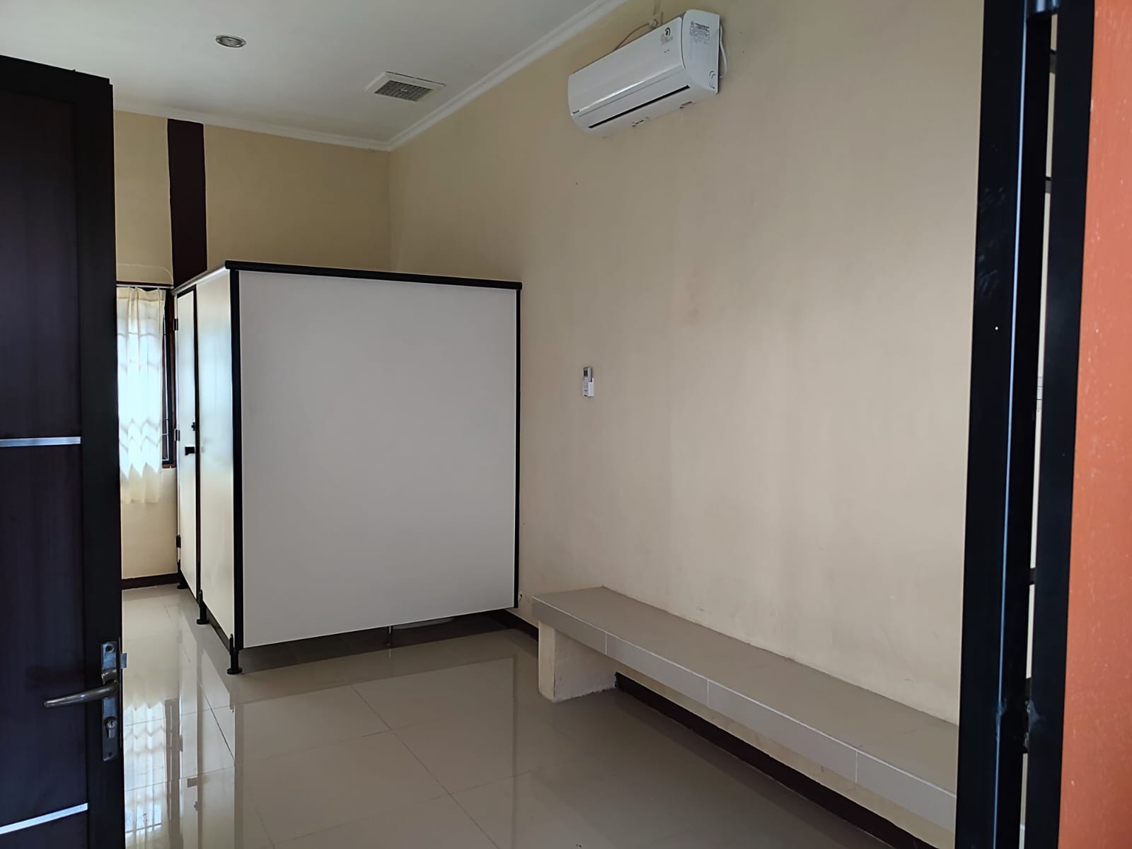 RUANG TUNGGU TAHANAN ANAK 2